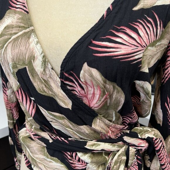 Billabong Love Wrapped Top Size S Small Black Blouse V Neck - Picture 7 of 7